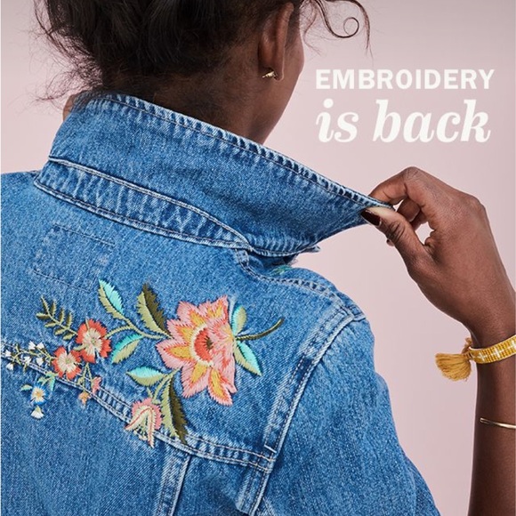 OLD NAVY FLORAL EMBROIDERED DENIM JACKET IN MEDIUM WASH SIZE MEDIUM - Picture 2 of 14